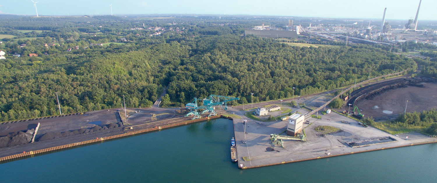 Gut vernetzt über Kanäle und Zuglinien. Gut vernetzt über Kanäle und Zuglinien.